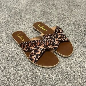 Lulu’s cheetah print flat sandals!